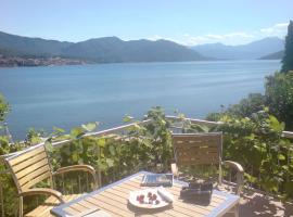 Detached Villa with stunning views in Njivice, Montenegro，位于奈维斯的酒店