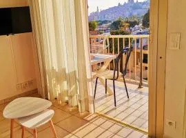 MENTON BORD DE MER Studio calme avec balcon, Ascenseur, Climatisation, Ideal location quiet near sea, balcony, elevator, AC