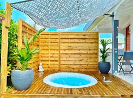 Lodge Sopraia Jardin-spacieux- Jacuzzi- Proche aéroport，位于彭德-雅皮特国际机场 - PTP附近的酒店