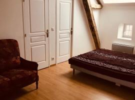 Chambre du ru d ausson，位于Châtel-Censoir的酒店