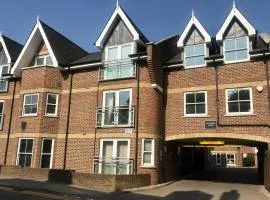 Central 2 Bed, 2 Bathrooms, Ground Floor Apartment with Parking