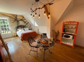 Belle Chambre Double ORANGE Tout Bonnement Bien，位于Putot-en-Auge的酒店