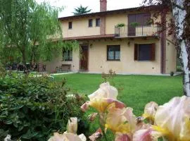 帕维亚阿格里村庄酒店