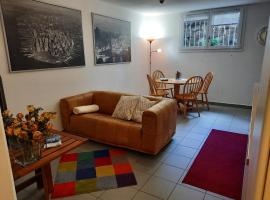 #10ilnumeroperfetto, independent entrance, private parking & garten，位于Morbio Inferiore的酒店