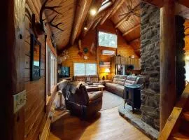 Relaxing 3BR | Fireplace | Deck | Fire Pit