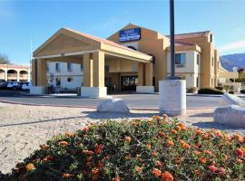 Oasis Inn & Suites 29 Palms Hotel Joshua Tree National Park，位于二十九棕榈村的酒店