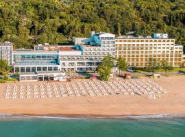 GRIFID Encanto Beach Hotel - MediSPA, Ultra All Inclusive & Private Beach，位于金沙的酒店