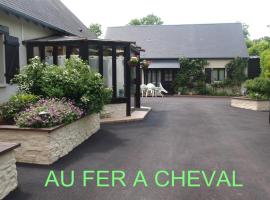au fer à Cheval，位于Cresseveuille的带停车场的酒店