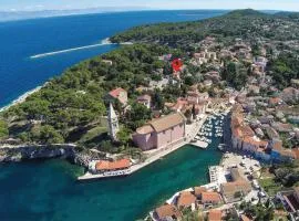 Beautiful Apartment In Veli Losinj With 2 Bedrooms And Wifi