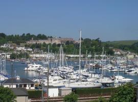 Shipwrights - Views across the Marina and River Dart, perfect bolthole，位于金斯韦尔的酒店