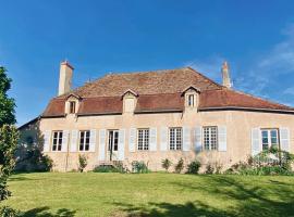 Le brûlon，位于Bourg-le-Comte的酒店