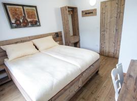 Hiša Poljana Rooms，位于Prevalje的酒店