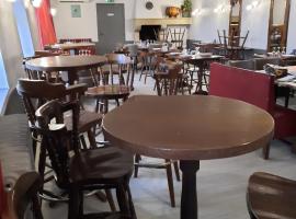 Les 3 Pigeons，位于Chenay的酒店