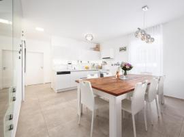 Slnečný dom pri jazere，位于Hrubá Borša的酒店