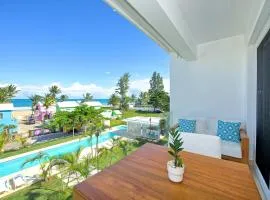 Amazing ocean view apartment with grand pool