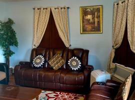 Stylish, Cozy 2BR Private Apt, 2nd Floor, Scenic View, Well-Appointed, Near Providence, MA, RI Line, I-95 Access，位于波塔基特的酒店