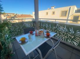 La Roseliere Appartement 2 chambres 6 couchages à 400 m de la plage，位于勒格罗-迪鲁瓦的酒店