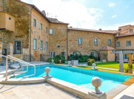 Monastero Di Cortona Hotel & Spa，位于科尔托纳的带停车场的酒店