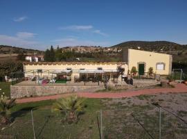 Taia Casa Rural 2 **. Alojamiento y actividades，位于梅里达的酒店