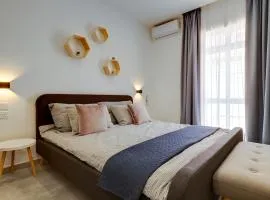 Perfect Location, Idyllic 2BR Apartment