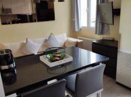 Appartement avec terrasse - M4 Lucie Aubrac，位于巴纽阿尔克伊-凯查恩地铁站附近的酒店