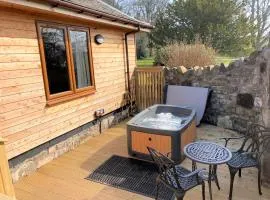 Pheasant Lodge with Hot Tub