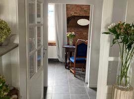 Villa Italiana pokoje z prywatnymi łazienkami & Odnowa Biologiczna，位于格丁尼亚的酒店