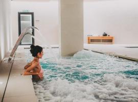 Hotel Arima & Spa - Small Luxury Hotels，位于圣塞瓦斯蒂安的带泳池的酒店