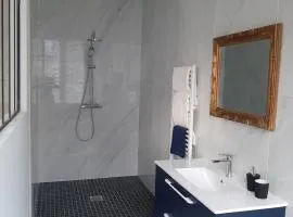 Suite Yves Klein - proche gare et centre-ville- entrée privée