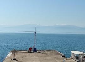 Rooms Romeo's Eratini，位于埃拉蒂尼的酒店