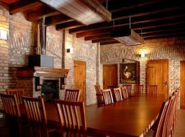 Trzy Dęby，位于Dębogóra的酒店