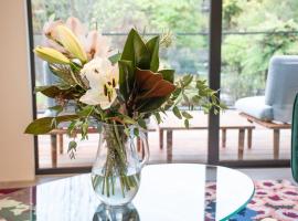 Brookside Central Wanaka Luxury Apartment，位于瓦纳卡的酒店