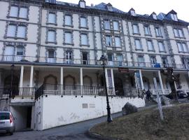 Appart situé au sein d'une résidence à Barèges pour 4 à 6 personnes, 1 chambre, 1 mezzanine，位于巴里吉斯的酒店