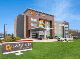 La Quinta Inn & Suites by Wyndham Shorewood，位于Shorewood的低价酒店