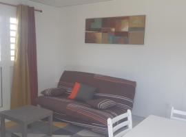 T2 en résidence chez l'habitant，位于Ducos的酒店