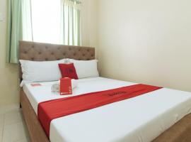 RedDoorz @ DMS Apartelle，位于洛斯巴尼奥斯的酒店