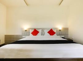 The Hilltreat Hotel & Resort，位于Kudal的酒店