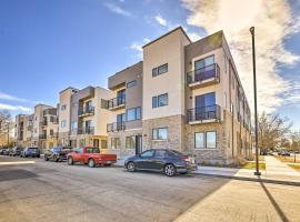 Boise Townhome with Rooftop Deck, 2 Mi to Downtown!，位于博伊西的酒店