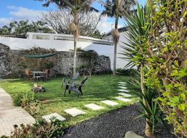 Vila Nikau - Garden by the Sea，位于拉戈阿的酒店