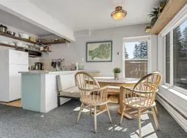 Great Location Corner Condo - Tamarack #10 Pets Ok