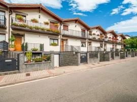 Magnífica casa con jardin, BBQ e hidromasaje，位于莱特萨的酒店