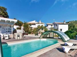 Country House in Andalusia with Pool，位于Serval的酒店