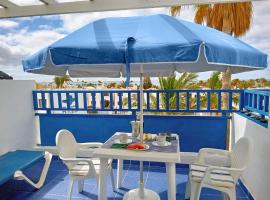 Aguazul - A pie de piscina y vistas al mar，位于卡门港的高尔夫酒店