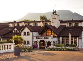 Swiss-Chalet Merlischachen - Romantik Schloss-Hotel am See，位于屈斯纳赫特屈斯纳赫特-塞博登阿尔普缆车附近的酒店