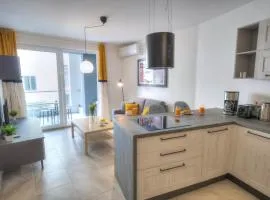Bright and beautifully furnished apartment close to seafront BFRA1-2