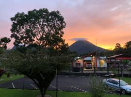 Condo's Vista Al Volcan，位于福尔图纳的公寓式酒店