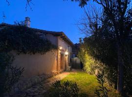 Casa rural De Añil - Jardín privado，位于Velliza的酒店