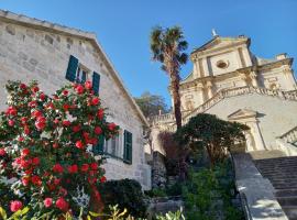 Romantic stone house by the sea ****，位于科托尔的酒店