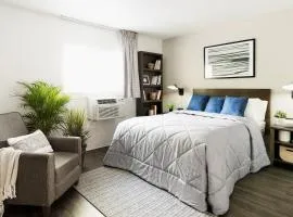 InTown Suites Extended Stay St. Louis MO - Hazelwood，位于黑泽尔伍德兰伯特-圣路易斯国际机场 - STL附近的酒店