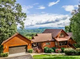 Spacious Murphy Cabin with Game Rooms and Mtn Views!